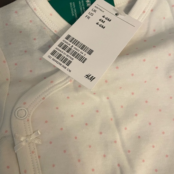 Baby girl long sleeve onesie - 6 Month. 3 pieces. - Picture 3 of 3